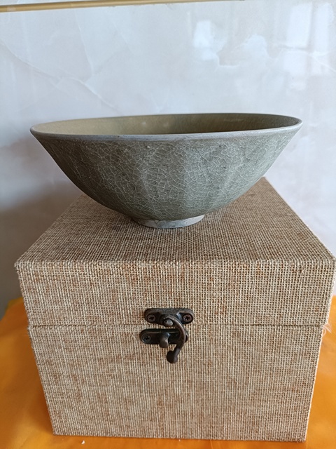 古玩陶瓷龍泉青瓷刻仰蓮紋碗真品鑒賞圖