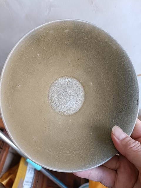 古玩陶瓷龍泉青瓷刻仰蓮紋碗真品鑒賞圖