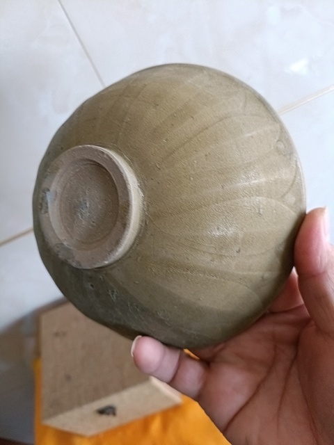 古玩陶瓷龍泉青瓷刻仰蓮紋碗真品鑒賞圖