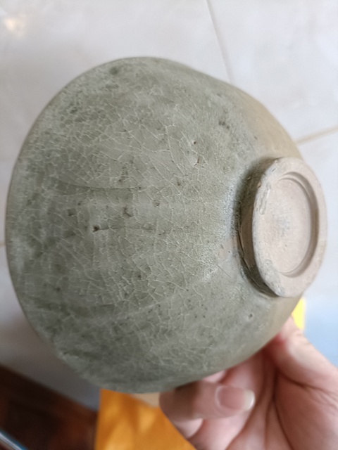 古玩陶瓷龍泉青瓷刻仰蓮紋碗真品鑒賞圖