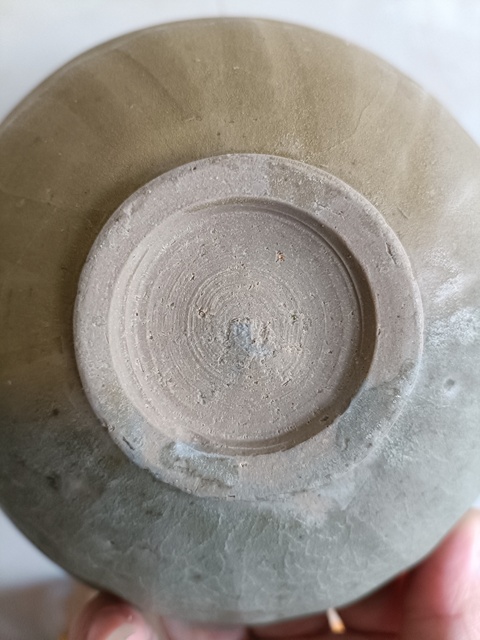 古玩陶瓷龍泉青瓷刻仰蓮紋碗真品鑒賞圖