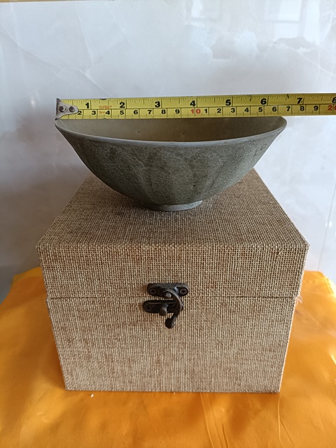 古玩陶瓷龍泉青瓷刻仰蓮紋碗真品鑒賞圖