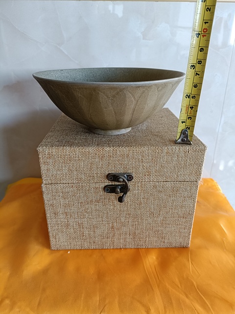 古玩陶瓷龍泉青瓷刻仰蓮紋碗真品鑒賞圖