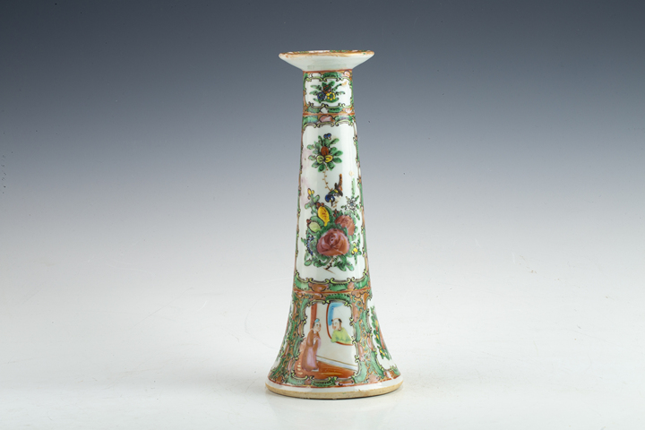 古玩陶瓷清晚·廣彩開窗人物花鳥紋燭臺
真品鑒賞圖