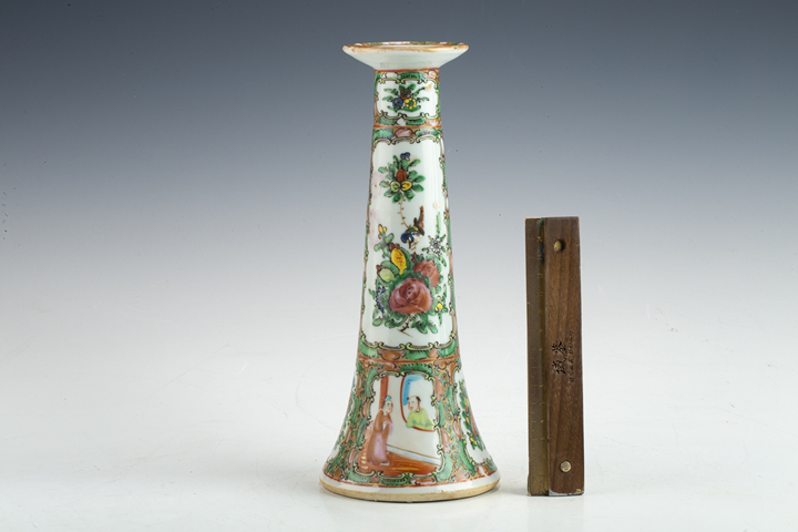 古玩陶瓷清晚·廣彩開窗人物花鳥紋燭臺
真品鑒賞圖