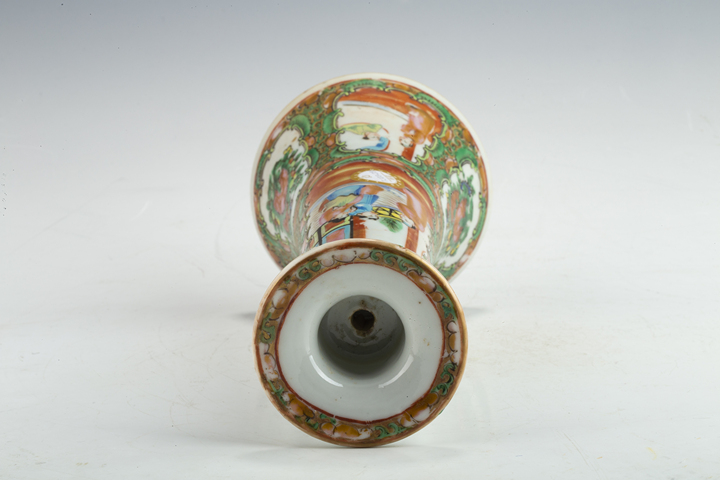 古玩陶瓷清晚·廣彩開窗人物花鳥紋燭臺
真品鑒賞圖