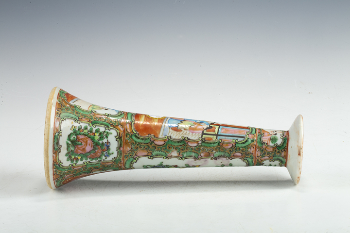 古玩陶瓷清晚·廣彩開窗人物花鳥紋燭臺
真品鑒賞圖