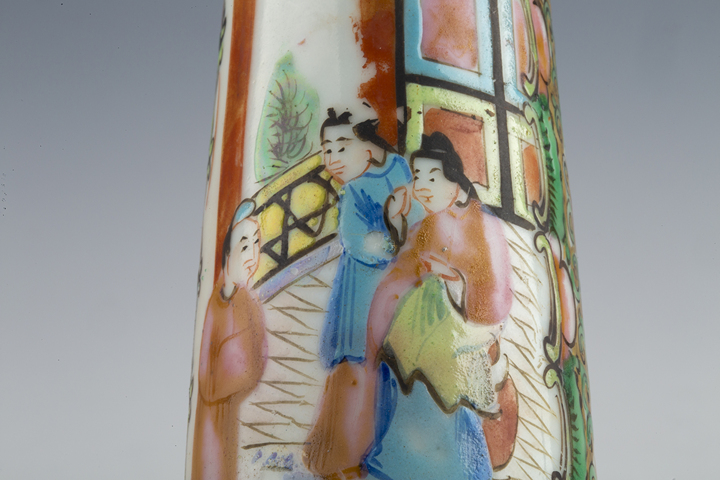 古玩陶瓷清晚·廣彩開窗人物花鳥紋燭臺
真品鑒賞圖