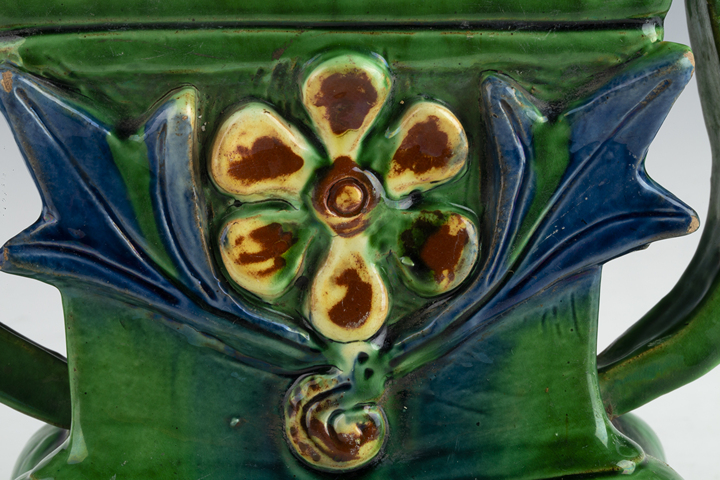 古玩陶瓷清·三彩堆塑花卉紋朝官耳爐真品鑒賞圖