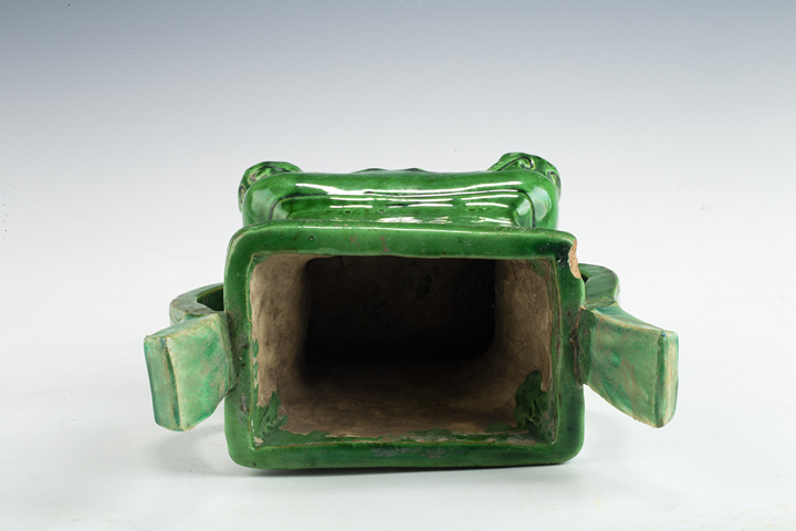 古玩陶瓷清·三彩堆塑花卉紋朝官耳爐真品鑒賞圖