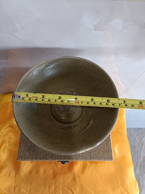 古玩陶瓷龍泉青瓷冰片紋刻蓮瓣碗拍賣，當(dāng)前價(jià)格2800元