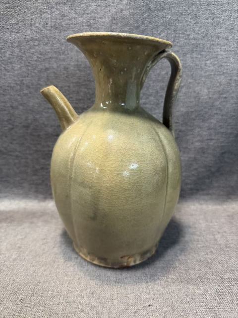 古玩陶瓷晚唐/五代越窯青瓷瓜棱執(zhí)壺拍賣，當(dāng)前價(jià)格888888元
