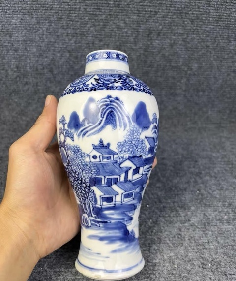 古玩陶瓷人物山水紋青花雞腿瓶真品鑒賞圖