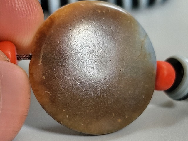 古玩玉器天然紋樣馬眼板珠真品鑒賞圖