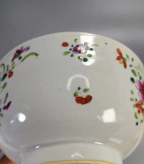 古玩陶瓷粉彩折枝花卉紋茶碗真品鑒賞圖