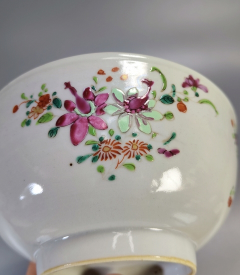 古玩陶瓷粉彩折枝花卉紋茶碗真品鑒賞圖