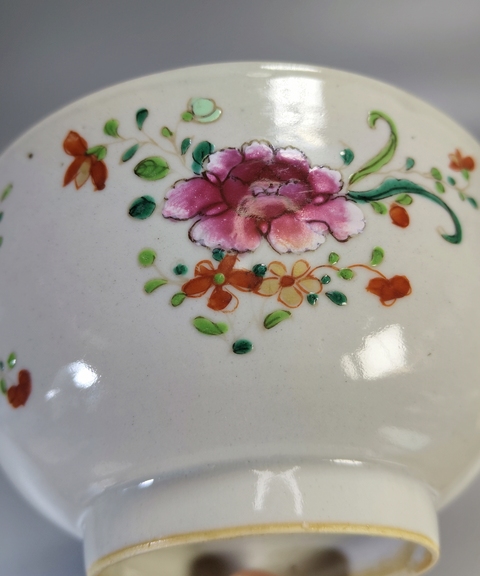 古玩陶瓷粉彩折枝花卉紋茶碗真品鑒賞圖