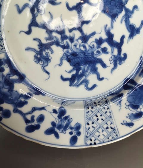 古玩陶瓷青花折枝花卉紋折沿盤真品鑒賞圖