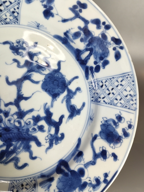 古玩陶瓷青花折枝花卉紋折沿盤真品鑒賞圖