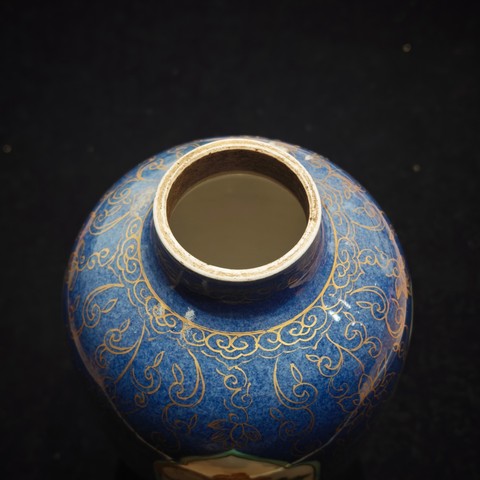 古玩陶瓷灑藍釉開光五彩瓶真品鑒賞圖