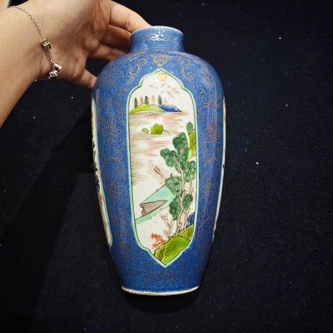 古玩陶瓷灑藍釉開光五彩瓶真品鑒賞圖