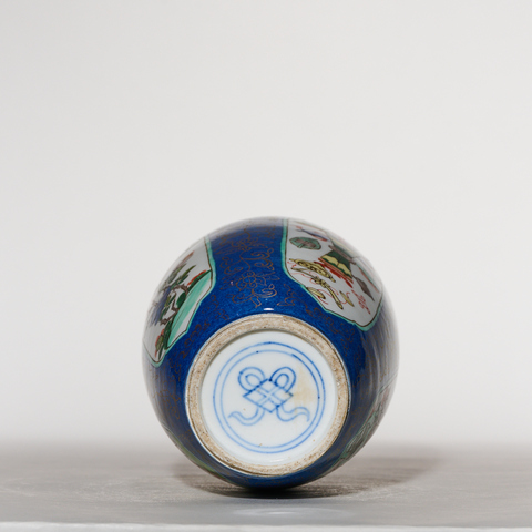 古玩陶瓷灑藍釉開光五彩瓶真品鑒賞圖