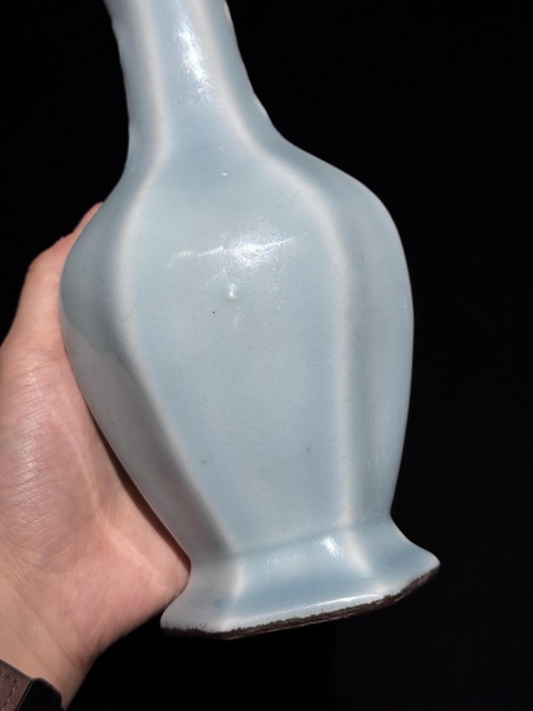 古玩陶瓷天青釉六方瓶真品鑒賞圖