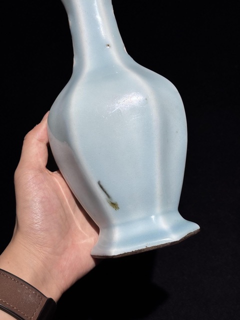 古玩陶瓷天青釉六方瓶真品鑒賞圖