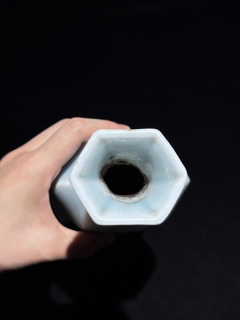 古玩陶瓷天青釉六方瓶真品鑒賞圖