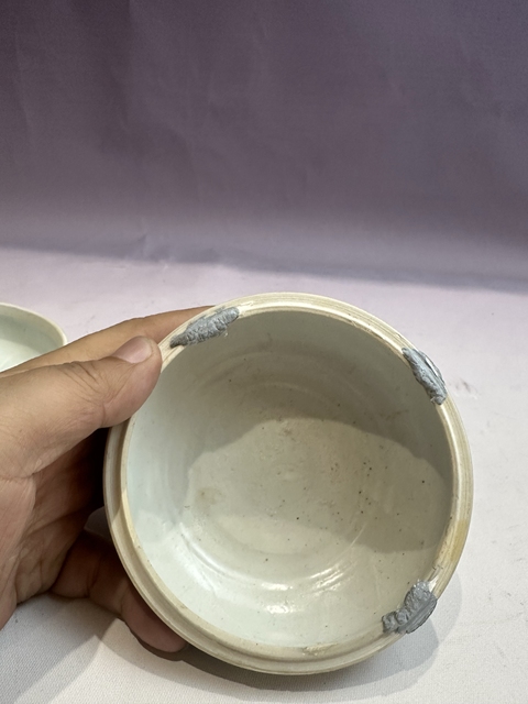 古玩陶瓷青花五彩花卉紋粉盒真品鑒賞圖