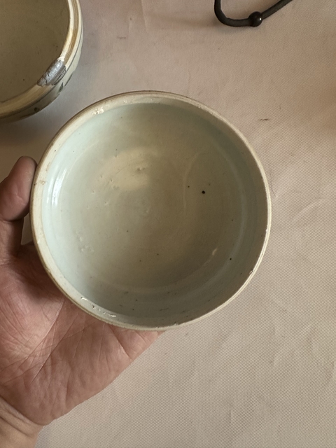 古玩陶瓷青花五彩花卉紋粉盒真品鑒賞圖