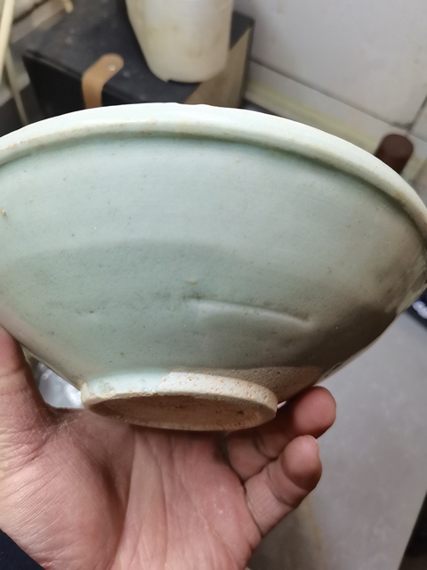 古玩陶瓷宋代白釉唇口圈足碗真品鑒賞圖