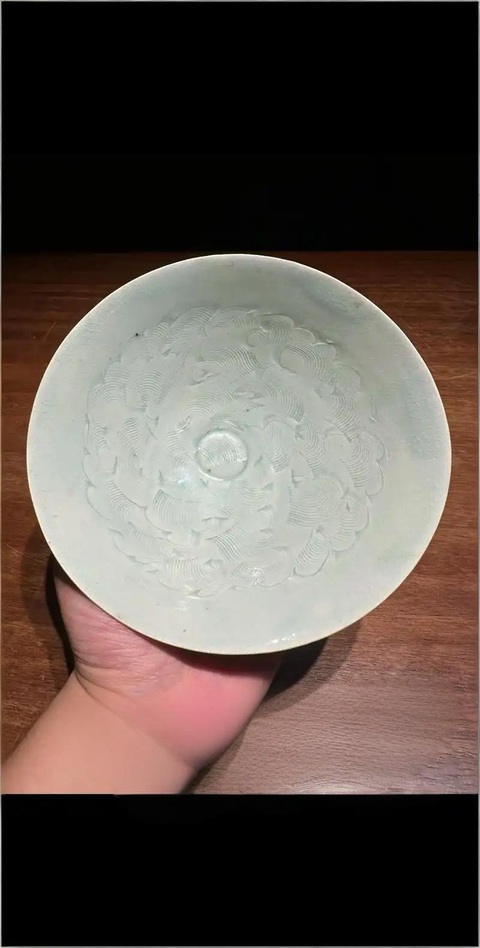 古玩陶瓷宋代刻花蓖紋影青碗真品鑒賞圖