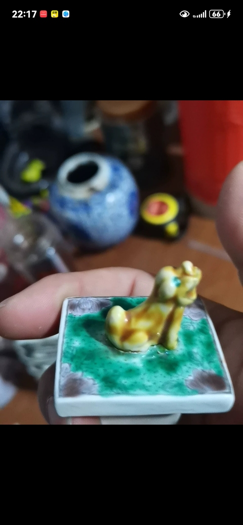 古玩陶瓷素三彩人物紋壽型壺真品鑒賞圖