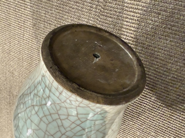 古玩陶瓷哥釉橄欖瓶真品鑒賞圖