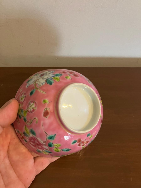 古玩陶瓷胭脂紅粉彩花卉紋茶碗真品鑒賞圖