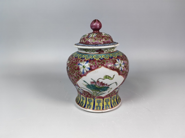 古玩陶瓷民國胭脂紅開窗粉彩花卉紋將軍罐真品鑒賞圖