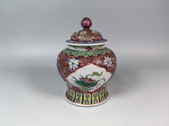 古玩陶瓷民國胭脂紅開窗粉彩花卉紋將軍罐真品鑒賞圖
