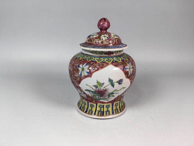古玩陶瓷民國胭脂紅開窗粉彩花卉紋將軍罐真品鑒賞圖