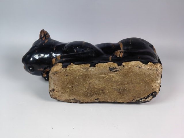古玩陶瓷清磁洲釉窯變黑釉貓兒枕真品鑒賞圖