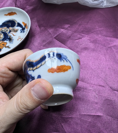 古玩陶瓷青花礬紅杯碟真品鑒賞圖