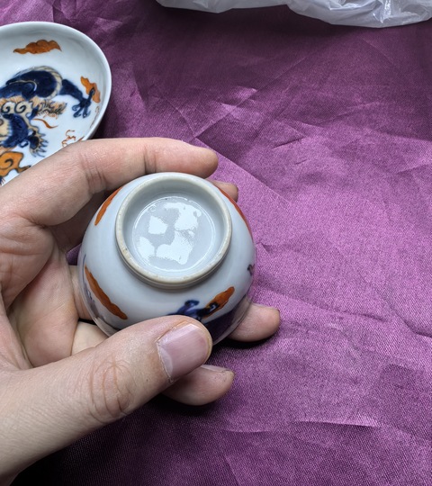 古玩陶瓷青花礬紅杯碟真品鑒賞圖