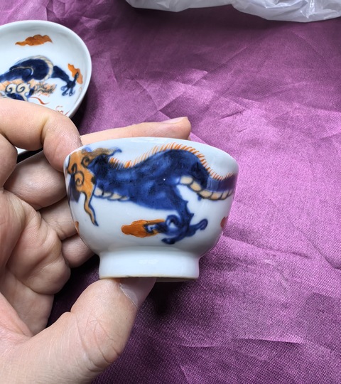 古玩陶瓷青花礬紅杯碟真品鑒賞圖