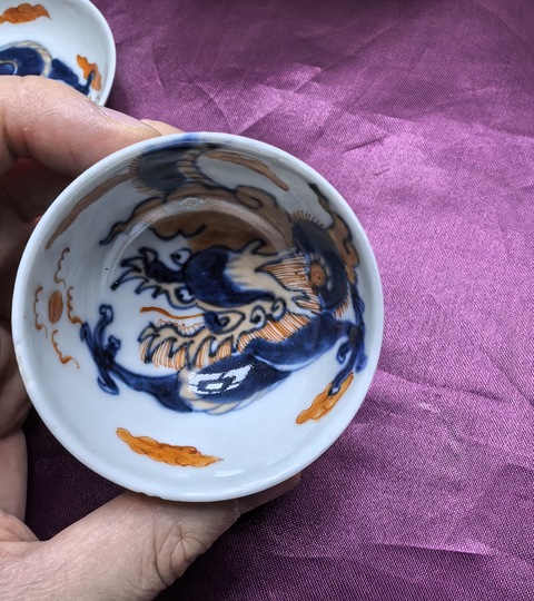 古玩陶瓷青花礬紅杯碟真品鑒賞圖