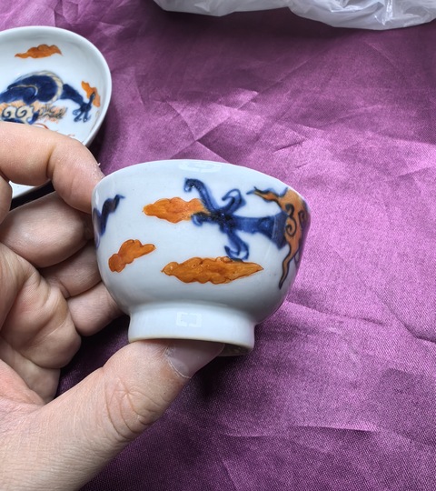 古玩陶瓷青花礬紅杯碟真品鑒賞圖