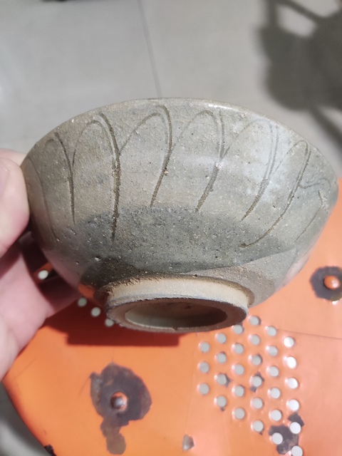 古玩陶瓷元代龍泉青瓷刻花碗拍賣，當前價格588元