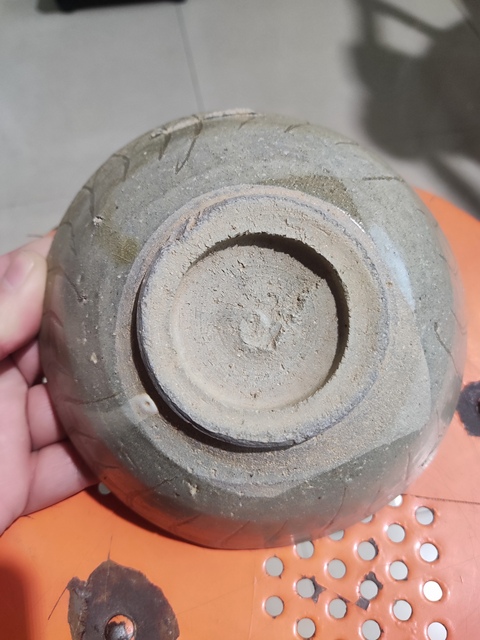 古玩陶瓷元代龍泉青瓷刻花碗拍賣，當前價格588元