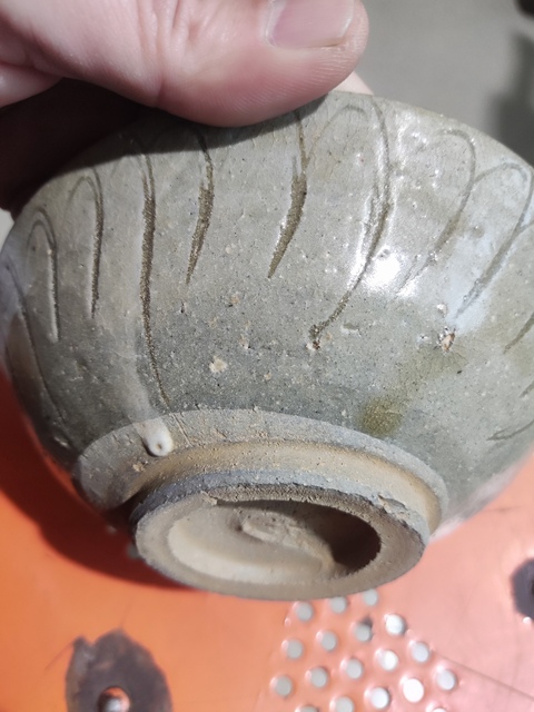 古玩陶瓷元代龍泉青瓷刻花碗拍賣，當前價格588元