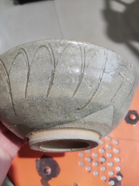 古玩陶瓷元代龍泉青瓷刻花碗拍賣，當前價格588元