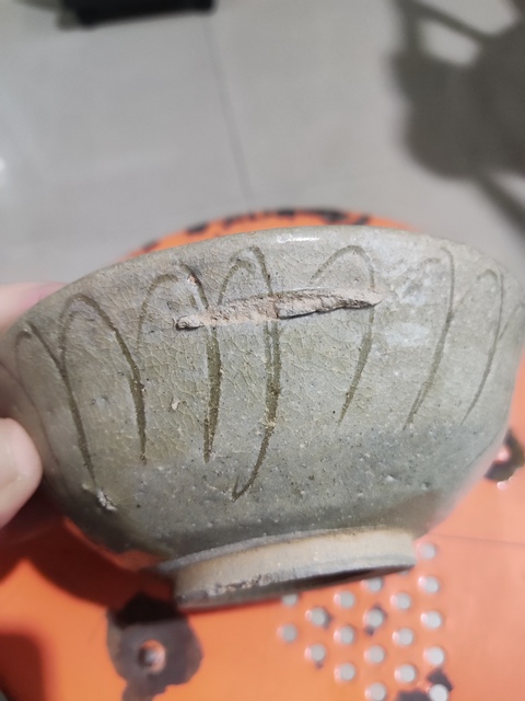 古玩陶瓷元代龍泉青瓷刻花碗拍賣，當前價格588元